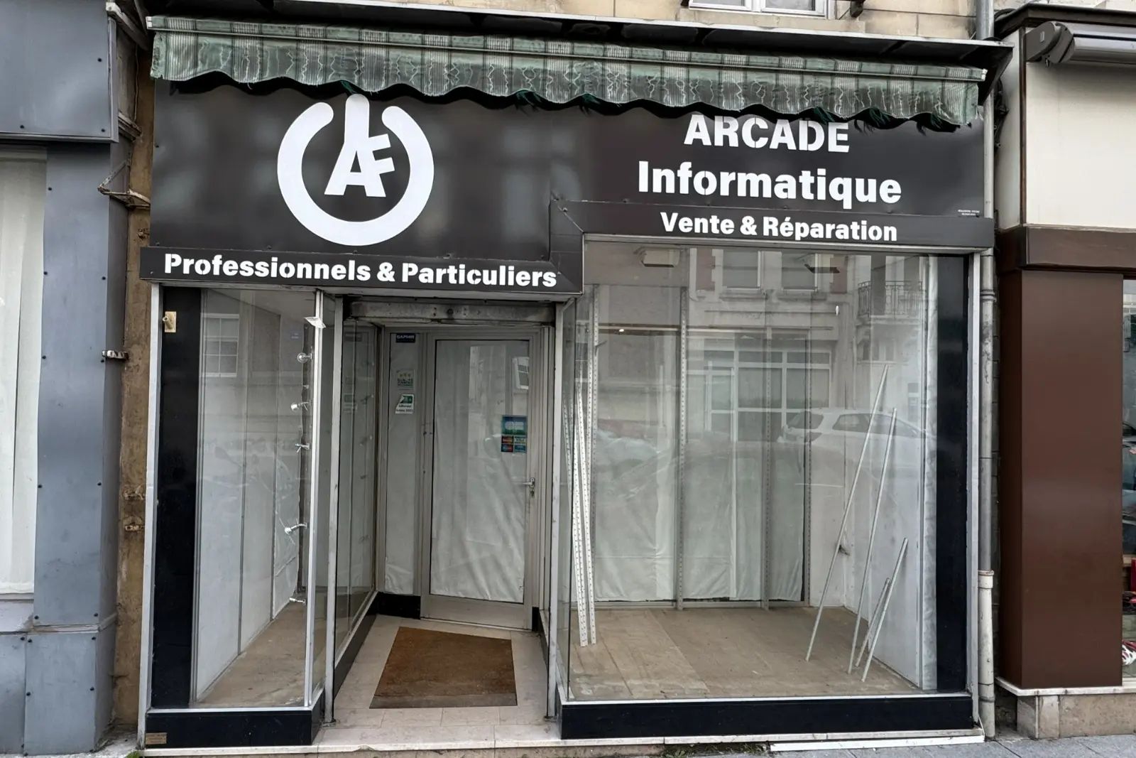 Enseigne complète